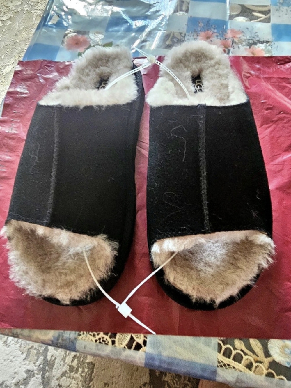 UGG Scuffette II Black Shearling Slippers US 8 NWT